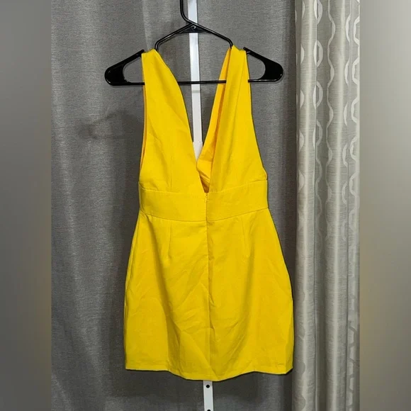 Elegant Yellow Deep V Dress - Picture 2 of 4